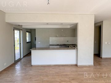 Venta - OPORTUNIDAD Casa en Barrio Privado Santa Guadalupe - Pilar del Este