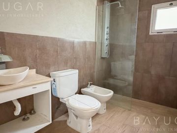 Venta - OPORTUNIDAD Casa en Barrio Privado Santa Guadalupe - Pilar del Este