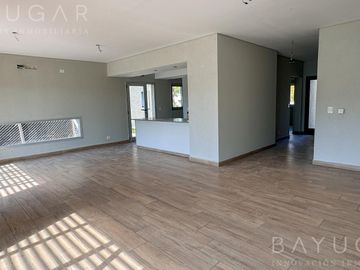 Venta - OPORTUNIDAD Casa en Barrio Privado Santa Guadalupe - Pilar del Este