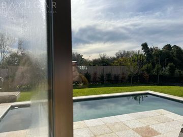 Venta - OPORTUNIDAD Casa en Barrio Privado Santa Guadalupe - Pilar del Este