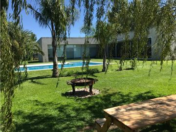 Casa Ideal en Comarcas de Lujan Barrio San Roque