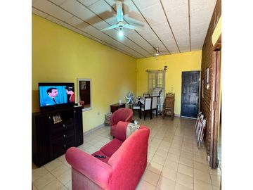 CASA DE 2 DORMITORIOS - B° 300 VIVIENDAS