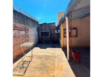 CASA DE 2 DORMITORIOS - B° 300 VIVIENDAS