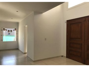 Venta Casa 7 ambientes - Country Terravista