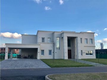 Venta Casa 7 ambientes - Country Terravista