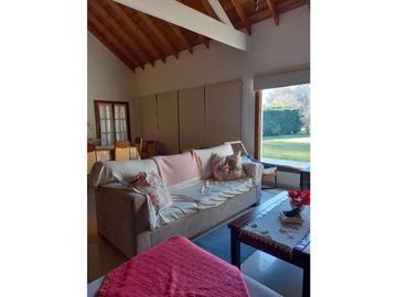 Venta Casa 5 ambientes - Barrio San Patricio