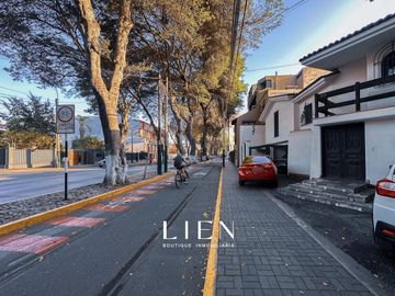 Casa rústica con patio y balcones en Pedro de Osma – Barranco