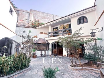 Casa rústica con patio y balcones en Pedro de Osma – Barranco