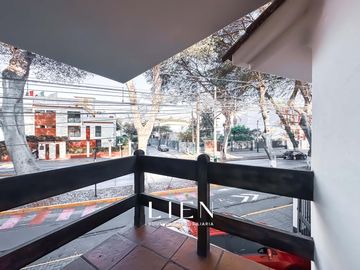 Casa rústica con patio y balcones en Pedro de Osma – Barranco