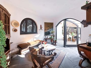 Casa rústica con patio y balcones en Pedro de Osma – Barranco