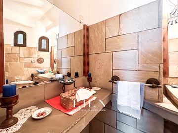 Casa rústica con patio y balcones en Pedro de Osma – Barranco