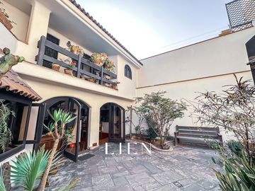 Casa rústica con patio y balcones en Pedro de Osma – Barranco