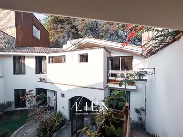 Casa rústica con patio y balcones en Pedro de Osma – Barranco