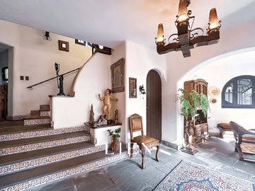 Casa rústica con patio y balcones en Pedro de Osma – Barranco