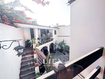 Casa rústica con patio y balcones en Pedro de Osma – Barranco