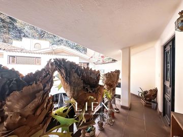 Casa rústica con patio y balcones en Pedro de Osma – Barranco