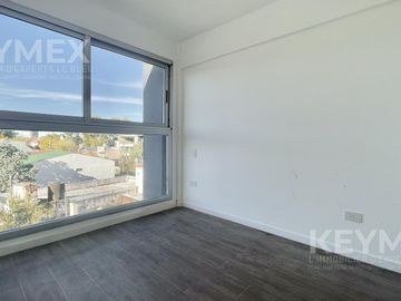 Venta Departamento San Isidro balcon al frente piso entero 2 cocheras oportunidad