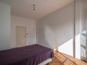 Venta departamento 4 ambientes con terraza en Flores