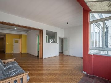 Venta departamento 4 ambientes con terraza en Flores