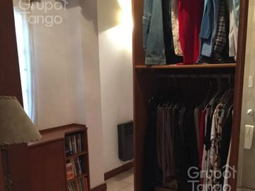 Venta Casa 7 Ambientes con Local Comercial en Olivos