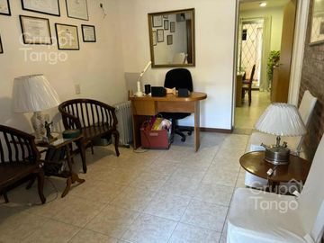 Venta Casa 7 Ambientes con Local Comercial en Olivos
