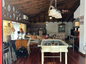 Venta Casa 7 Ambientes con Local Comercial en Olivos
