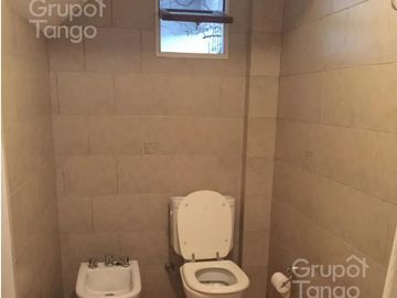 Venta Casa 7 Ambientes con Local Comercial en Olivos