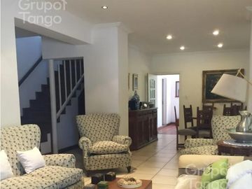 Venta Casa 7 Ambientes con Local Comercial en Olivos