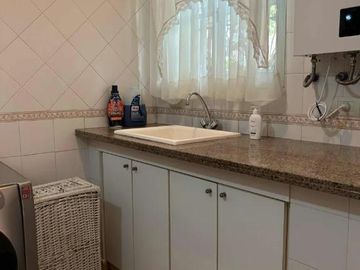 Venta Casa 7 Ambientes con Local Comercial en Olivos