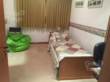 Venta Casa 7 Ambientes con Local Comercial en Olivos