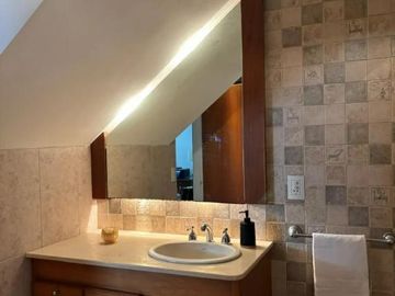 Venta Casa 7 Ambientes con Local Comercial en Olivos