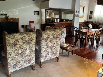 Venta Casa 7 Ambientes con Local Comercial en Olivos