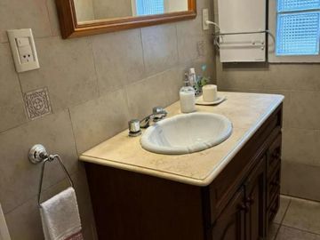 Venta Casa 7 Ambientes con Local Comercial en Olivos