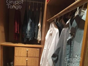 Venta Casa 7 Ambientes con Local Comercial en Olivos