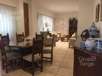 Venta Casa 7 Ambientes con Local Comercial en Olivos