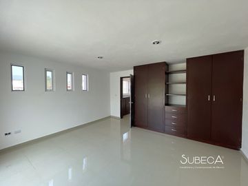 Preciosa Casa en Venta en Fraccionamiento Privado Coatepec.