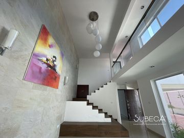 Preciosa Casa en Venta en Fraccionamiento Privado Coatepec.