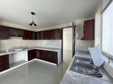 Preciosa Casa en Venta en Fraccionamiento Privado Coatepec.