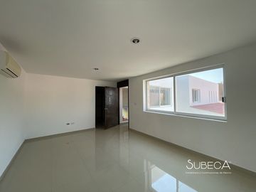 Preciosa Casa en Venta en Fraccionamiento Privado Coatepec.