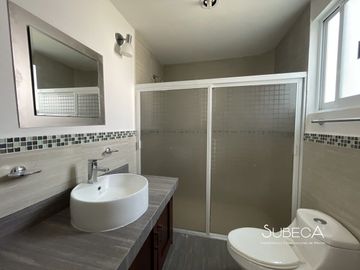 Preciosa Casa en Venta en Fraccionamiento Privado Coatepec.