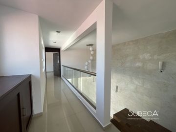Preciosa Casa en Venta en Fraccionamiento Privado Coatepec.