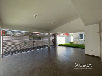 Preciosa Casa en Venta en Fraccionamiento Privado Coatepec.