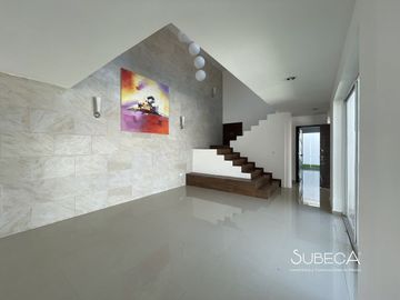 Preciosa Casa en Venta en Fraccionamiento Privado Coatepec.