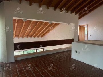 VENTA CASA EN EL BOSQUE CON SEGURIDAD EN CUERNAVACA - V370