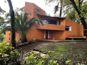 VENTA CASA EN EL BOSQUE CON SEGURIDAD EN CUERNAVACA - V370