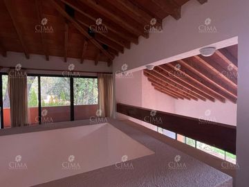 VENTA CASA EN EL BOSQUE CON SEGURIDAD EN CUERNAVACA - V370