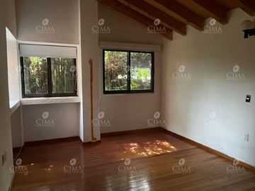 VENTA CASA EN EL BOSQUE CON SEGURIDAD EN CUERNAVACA - V370