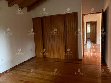 VENTA CASA EN EL BOSQUE CON SEGURIDAD EN CUERNAVACA - V370