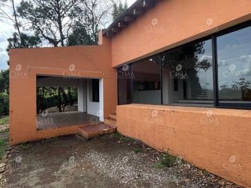VENTA CASA EN EL BOSQUE CON SEGURIDAD EN CUERNAVACA - V370