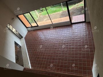 VENTA CASA EN EL BOSQUE CON SEGURIDAD EN CUERNAVACA - V370